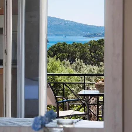 Värdshus Spiros Sea View Nidhrion
